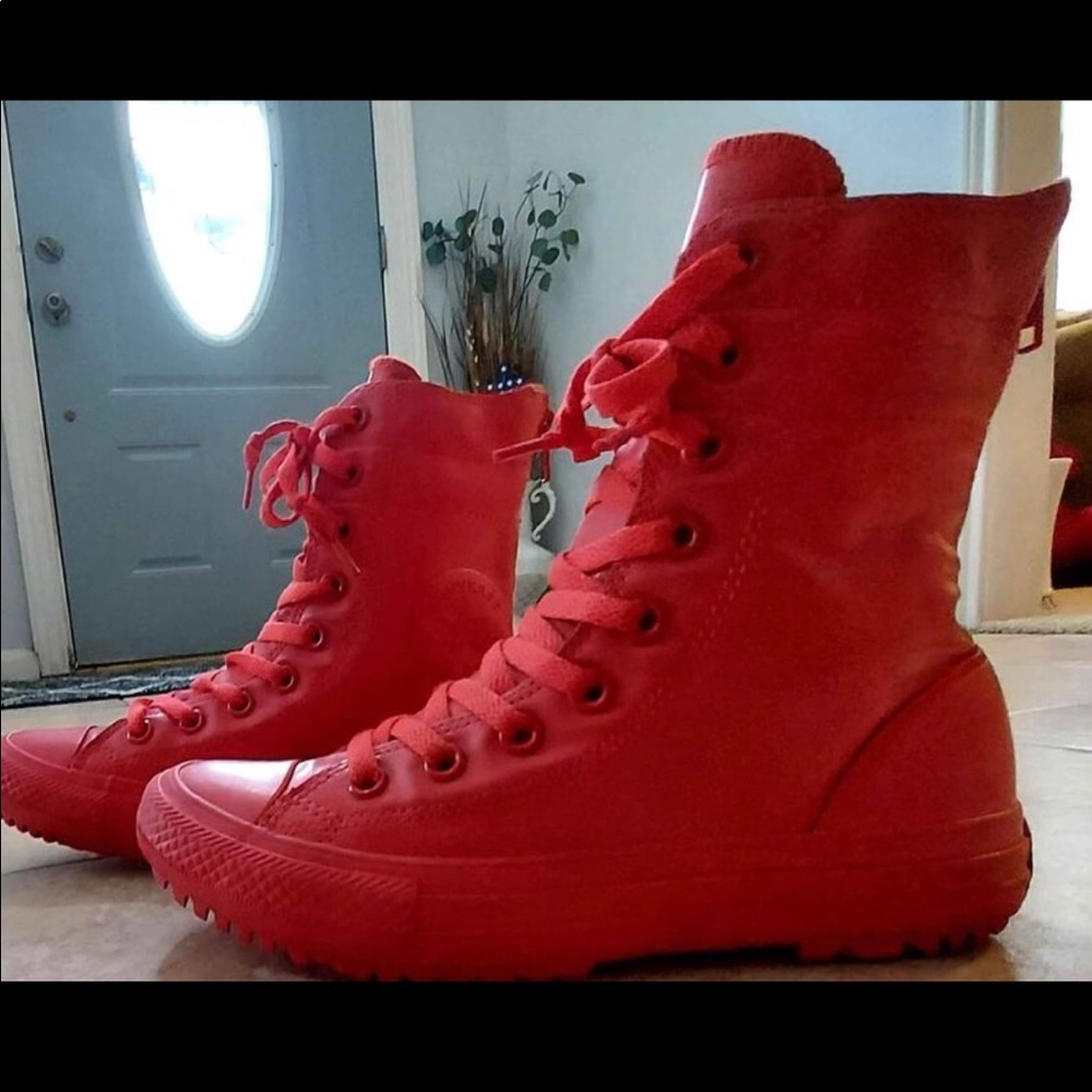 Boys size 6.5 red Converse lace up shoes